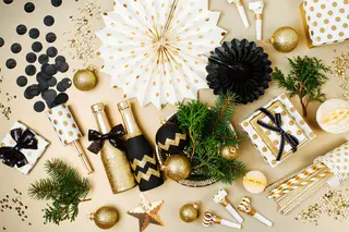 Feestelijk de tafel dekken voor Oud en Nieuw